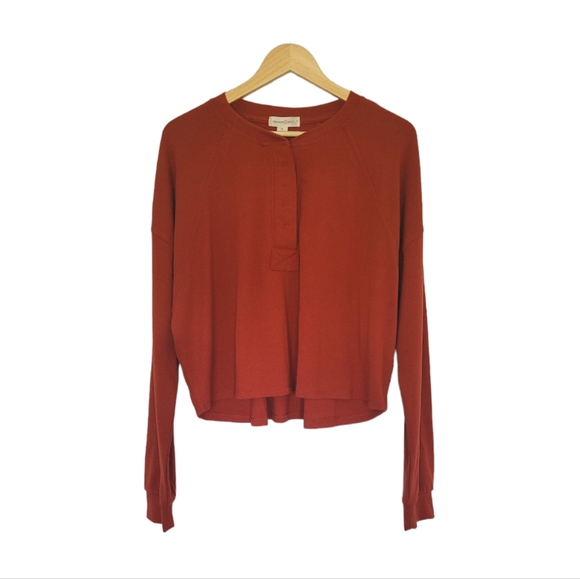 Treasure & Bond Hidden Placket Crop Henley Red Ochre, XL - Picture 2 of 6